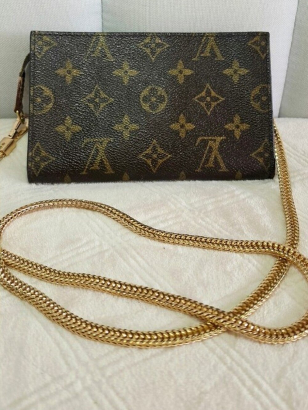 100% Authentic Louis Vuitton Monogram Pouch With Added Chain - Picture 3 of 13